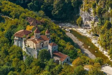 Sacred Cliffs & Hidden Rivers